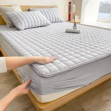 Load image into Gallery viewer, Waterproof Mattress Pad Protector, Breathable Quilted Mattress Cover Noiseless Waterproof Fitted Sheet Mattress Topper
