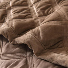 Load image into Gallery viewer, Luxury Velvet Quilt Set King Size, Lightweight Velvet Comforter Set 