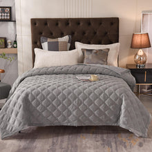 Load image into Gallery viewer, Luxury Velvet Quilt Set King Size, Lightweight Velvet Comforter Set 