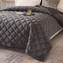 Load image into Gallery viewer, Luxury Velvet Quilt Set King Size, Lightweight Velvet Comforter Set 
