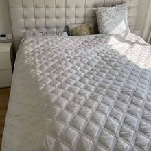 Load image into Gallery viewer, Luxury Velvet Quilt Set King Size, Lightweight Velvet Comforter Set 