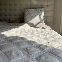 Load image into Gallery viewer, Luxury Velvet Quilt Set King Size, Lightweight Velvet Comforter Set 