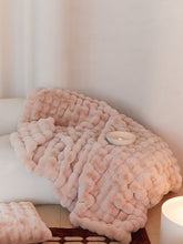 Load image into Gallery viewer, Faux Fur Blanket - Heavy Weight, Extra Soft Blanket - Machine Washable