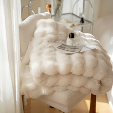 Load image into Gallery viewer, Faux Fur Blanket - Heavy Weight, Extra Soft Blanket - Machine Washable