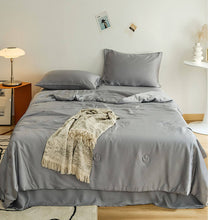Load image into Gallery viewer, Cool Silk Blanket , Cold Quilt for Hot Sleepers
