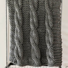 Load image into Gallery viewer, Non-shedding Cable Knit Chunky Blanket - Breathable Cool