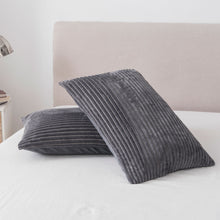 Load image into Gallery viewer, Velvet Flannel Duvet Cover Set, 3 Pieces Zippered Comforter Cover Set