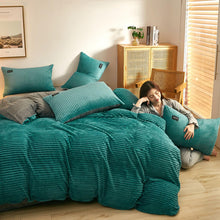 Load image into Gallery viewer, Velvet Flannel Duvet Cover Set, 3 Pieces Zippered Comforter Cover Set