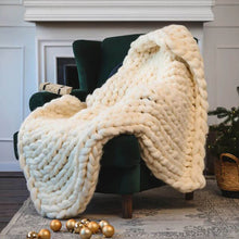 Load image into Gallery viewer, Arm Knit Blanket