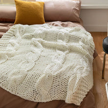 Load image into Gallery viewer, Non-shedding Cable Knit Chunky Blanket - Breathable Cool
