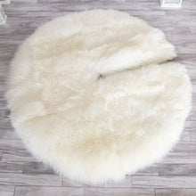 Load image into Gallery viewer, Classic Faux Fur Christmas Tree Skirt