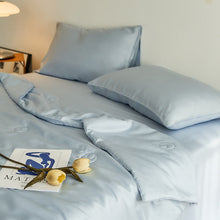 Load image into Gallery viewer, Cool Silk Blanket , Cold Quilt for Hot Sleepers