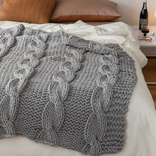 Load image into Gallery viewer, Non-shedding Cable Knit Chunky Blanket - Breathable Cool