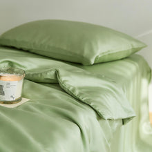 Load image into Gallery viewer, Cool Silk Blanket , Cold Quilt for Hot Sleepers