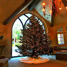 Load image into Gallery viewer, Classic Faux Fur Christmas Tree Skirt