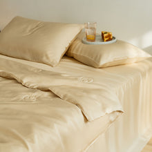 Load image into Gallery viewer, Cool Silk Blanket , Cold Quilt for Hot Sleepers