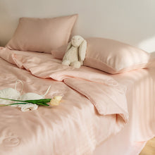 Load image into Gallery viewer, Cool Silk Blanket , Cold Quilt for Hot Sleepers